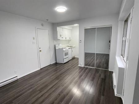 LEASE TRANSFER - STUDIO - 5 MINS FROM JEAN TALON METRO - ALL UTILITIES INCLUDED - $1025/M