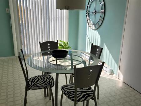 Beau Grand 4 1/2 propre à louer