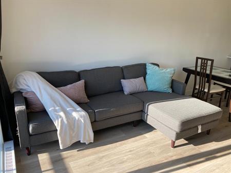 Dernière Étage - Lumnieux- 3-1/2 Près du Métro Angrignon - Meublé