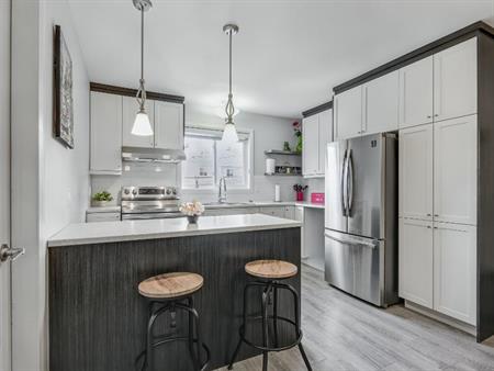 Grand condo 5 ½ à Chambly, entièrement rénové, 2 stationnements