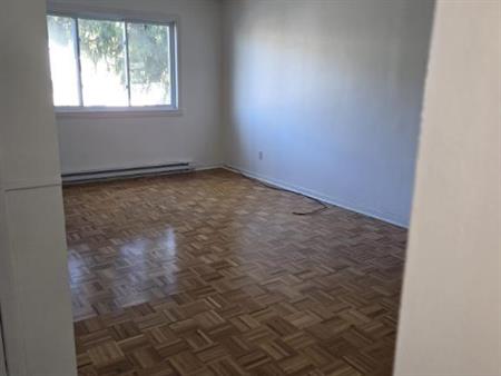 Appartement triplex 5 1/2 Longueuil