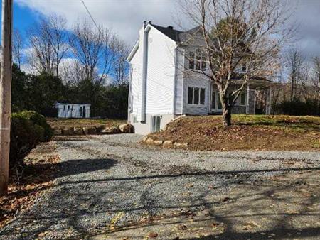 3 1/2 a St-Hippolyte