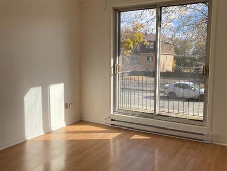 logement à louer 4 1/2 rénové