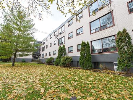 Crown Hill Place Apartments