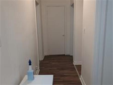 4 1/2 à Longueuil bien située