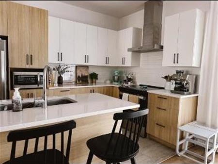 5 1/2 À LOUER GARAGE