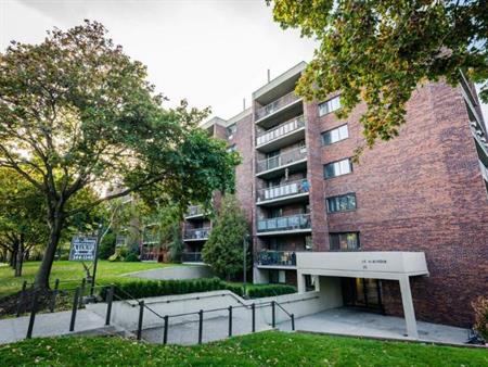 1 CH - 1 SDB - Town of Mount Royal - $1,200 /mo