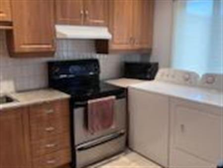 APARTMENT A LOUER 41/2 $1,150. PAR MOIS RIEN INCLUS COMPLÈTEMENT RÉNOVÉ TRÈS PROPRE TRÈS TRANQUILLE TRÈS ÉCLAIRER PAS5 MINUTE