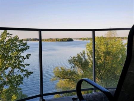 LOGEMENT 3½ BORD DU FLEUVE