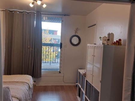 Cession de bail appart 1 chambre à coucher et 1 salle de bain