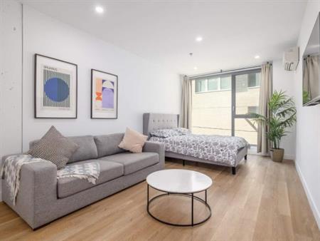 Loft Spacieux au Centre-Ville – Entièrement Équipé et Moderne