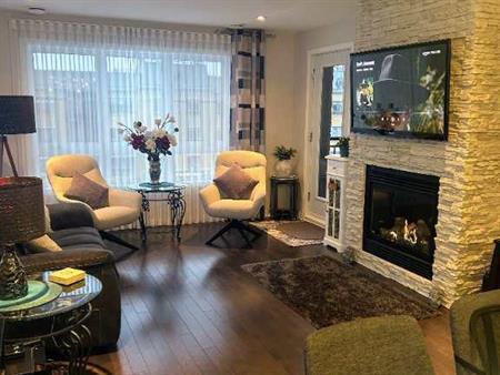 Emplacement de choix et tranquilité - 200 boulevard des Cépages, unité 401 (dernier étage et unité de coin)