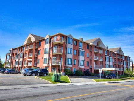 4 1/2 Condo rénové à louer près du boulevard St-Jean, dans l'ouest de l'île