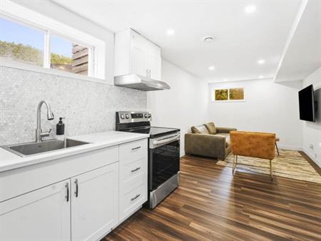 ⭐️ Bachelor 3 1/2 entièrement rénové tout compris meublé - Repentigny ⭐