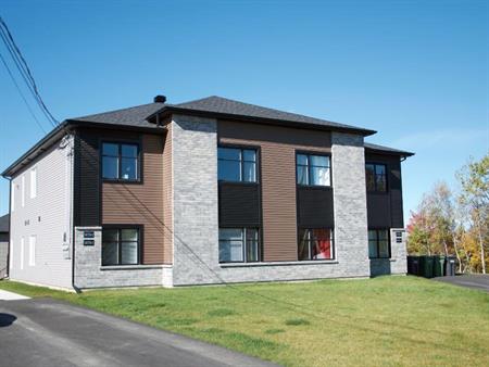 5 1/2 quadruplex Sherbrooke (Rock Forest) - 1ER DÉC.