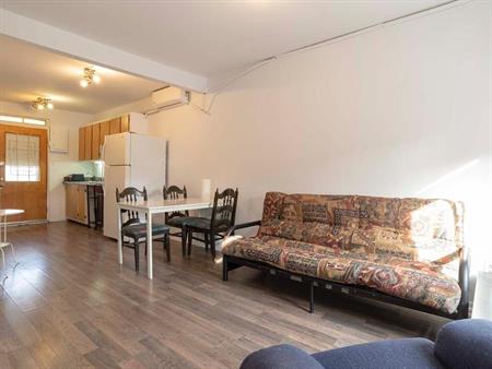 4 1/2 au deuxième étage près du métro Frontenac à louer