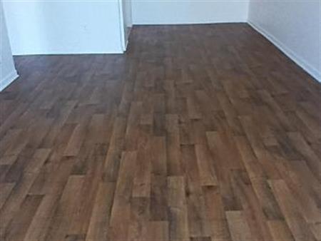 A Valleyfield - Beau , propre et grande 3-1/2, avec balcon prive, LIBRE