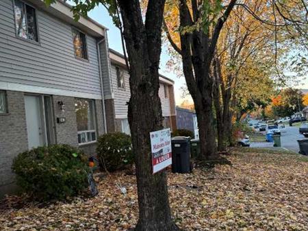 5 ET DEMI DISPONIBLE LE 1ER OCTOBRE 2025