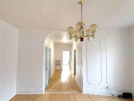 Magnifique appartement 6 ½ lumineux – 4 chambres fermées – Parc Extension