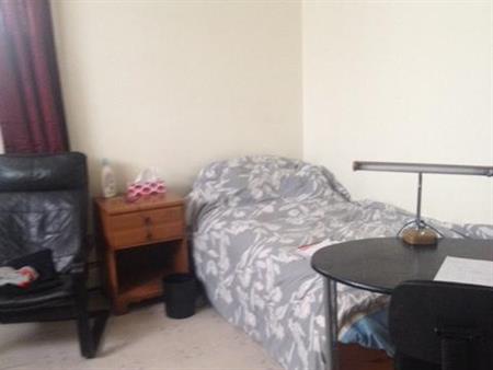 Chambre à louer pour étudiant-e seulement