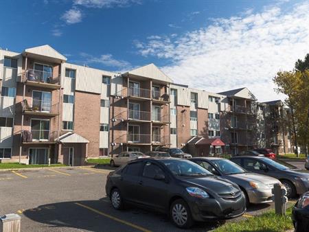 4 1/2 Vanier -ascenseur- proche des commodités- 1er décembre