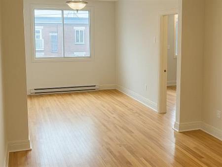 Grand 4½ à louer – Ahuntsic, près du métro – Disponible 1er décembre 2025