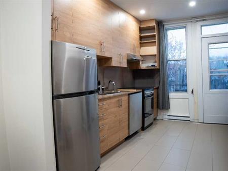 Absolutely beautiful, renovated 3.5