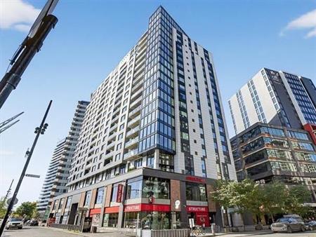 Condo Style Loft 1 chambre a coucher Griffintown 1085 Smith, Montreal FULLY FURNISHED/MEUBLÉ, gym, pool, spa, appliances, pis