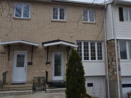 LIBRE Maison à louer très bien située à Brossard