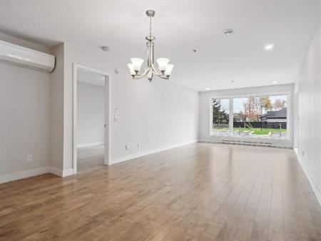 2 CH - 2 SDB - Bromont - $2,265 /mo