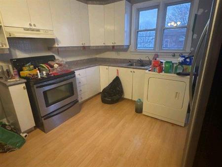 Grand 3 1/2 à Saint-Hyacinthe à louer pour décembre ou janvier