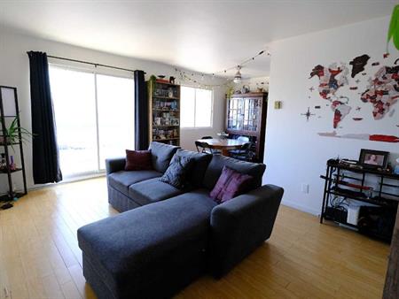 GRAND 4 1/2 ** DÉCEMBRE/JANVIER ** À PIED MÉTRO MONTMORENCY + BEAU SECTEUR + ENDROIT PAISIBLE + LAISSEZ-MOI VOTRE NOM ET TÉLÉ