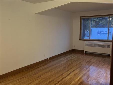 5 1/2 rénové, à 5 mn à pied du métro Fabre, des commerces et grands parcs