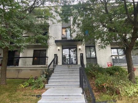 1 CH - 1 SDB - Saint-Jean-sur-Richelieu - $995 /mo