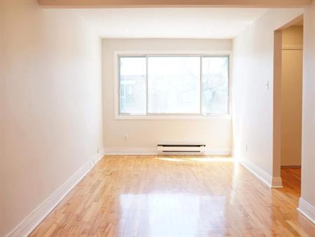 1 CH - 1 SDB - Montréal - $1,100 /mo