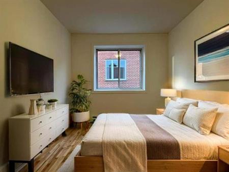 2 CH - 1 SDB - Montréal - $1,335 /mo