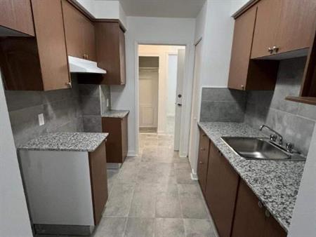 2 CH - 1 SDB - Laval - $1,300 /mo
