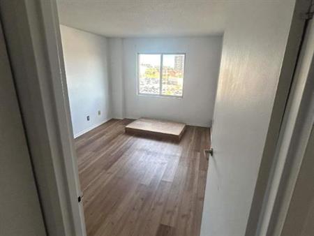 1 CH - 1 SDB - Côte Saint-Luc - $1,645 /mo