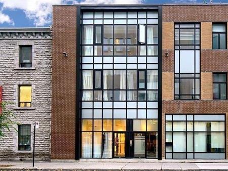 Condo luxueux et bien localisé à louer (Disponible) / Luxurious Condo well located condo for rent (Available)