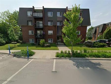 !|! LOGEMENT 4 1/2 À LOUER 1 475$ !!! LIBRE LE 1ER JANVIER 2026