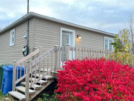 Maison a loué-grand terrain et vue imprenable sur la nature
