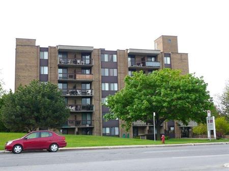 Laval 4 1/2 - MontMorency, Chauffé, Ascenseur, Béton