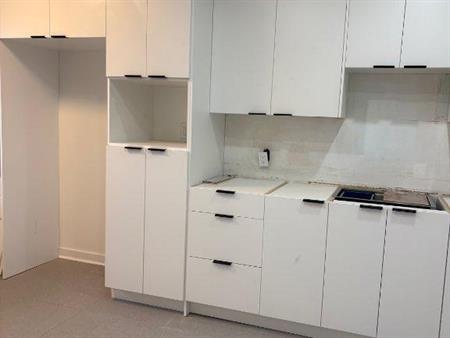 À louer appartement 4-1/2 non chauffé 3e étages