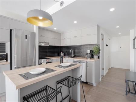 Loft entièrement meublé à louer Sainte-Foy / Sillery février 2026