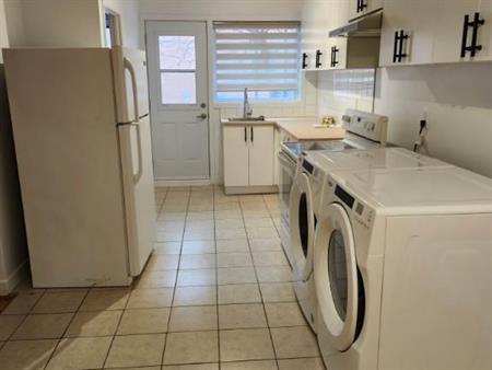 3-1/2 plus coin détente dans Petite-Patrie, Immeuble très tranquille Métro Autobus