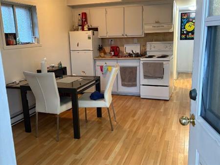 Grand 3 1/2 à louer Metro Montmorency