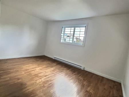 2 CH - 1 SDB - Longueuil - $1,325 /mo