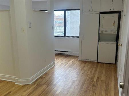 3 1-2 à louer Rosemont $1025 disponible maintenant.