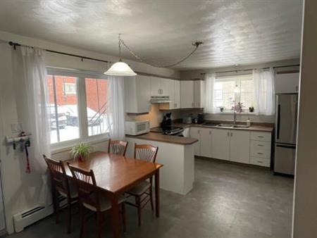 4 1/2 à pied de l'UdeS