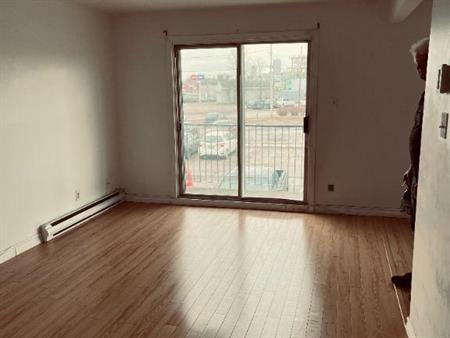 4 ½ Disponible maintenant (et/ou) Déc.Janvier